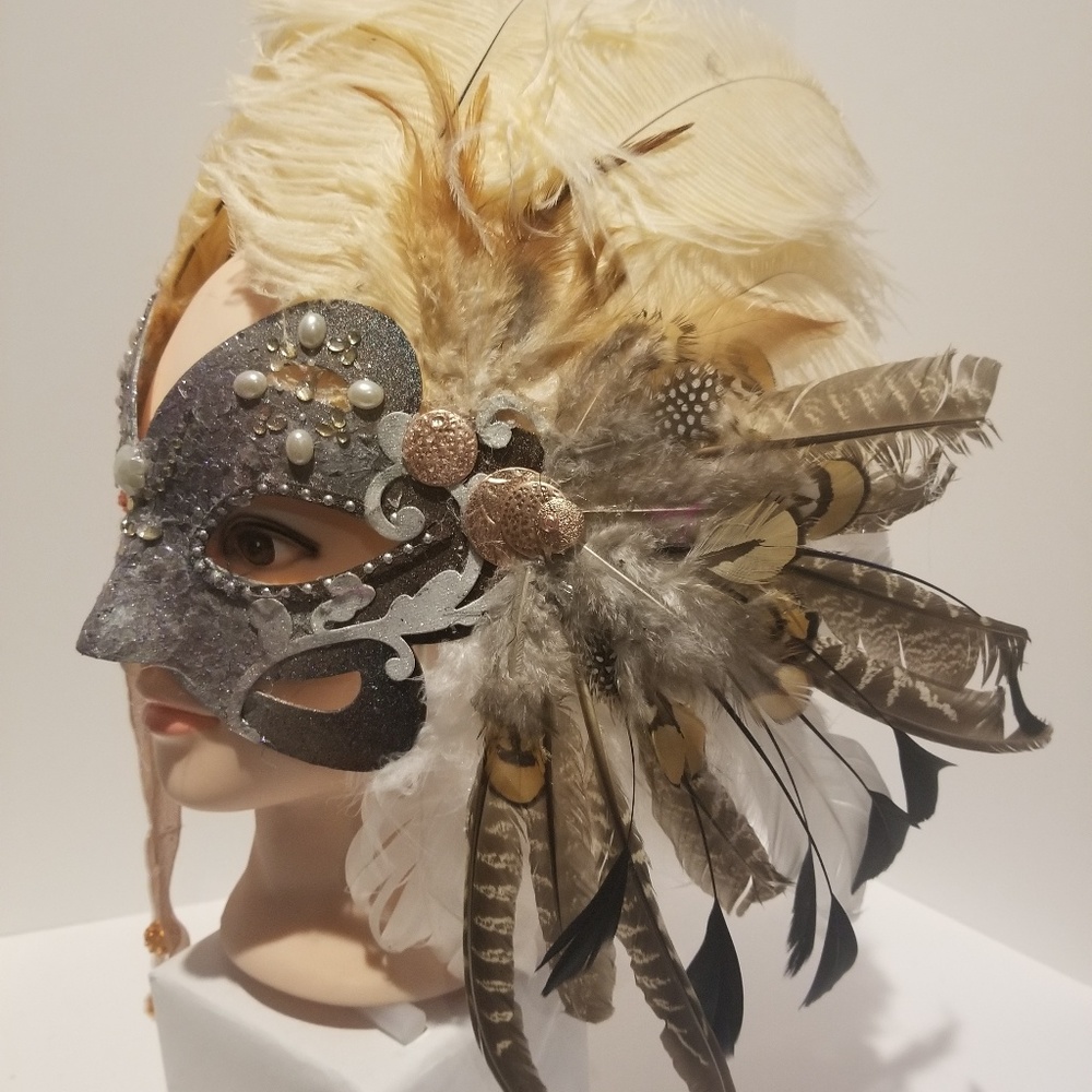 915 Mardi Gras mask